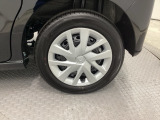 足元が整っていると、車全体がすっきりとした印象になります。丁寧に清掃を済ませており、気持ちよく乗り出せる状態です。まずは実車の雰囲気をご覧ください。