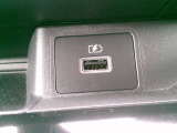 運転席側充電用ポータルあります!