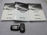 取説・メンテナンスノート・スマートキーの3点セットです。
