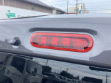 後続車からも視認性の高いハイマウントストップランプ☆