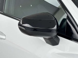 ●アウディサイドアシスト『後方の死角を並走する車両を検知しドアミラーの内側のLEDが点灯。ドライバーに注意を促し事故を未然に防ぐシステムです。』