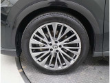 235/50R21タイヤを装備しています。※各ホイールのキズ等をご確認くださいませ。