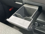 納車時にメンテナンスノートをお渡しします。おクルマの点検整備や保証内容がきちんと記録されているから安心です。メンテナンスは安心と信頼の日産サービス工場で。
