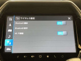 Bluetooth(ブルートゥース)接続機能付き。スマートフォンなどからお気に入りの音楽をワイヤレス再生できます。ドライブがさらに楽しくなりますね。