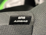 車両側方からの衝撃を緩和するSRSサイドエアバッグ(運転席/助手席)に加えて,SRSカーテンシールドエアバックも標準装備