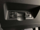 高速道路で便利な【ETC2.0】を装備しています。光ビーコン搭載で渋滞情報などナビゲーションと連動することで機能も充実いたします。他、観光施設に立ち寄るための高速料金割引サービス等もございます。