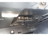 ETC車載器を標準装備。カードリーダーはグローブボックス内に取り付けられています。
