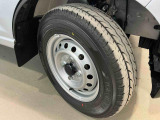 安全・安心な走行のために、納車前にダイハツのクルマを知り尽くしたエキスパートが基本性能に関わる機能や状態を徹底的に点検。消耗部品の交換など法定12ヶ月点検相当の点検・整備を実施しております。