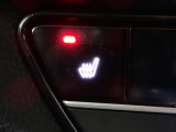 体を直接温めてくれるシートヒーターが装備されています。暖かくなるまでの時間も早いので寒い朝でも苦になりません。