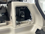 後席足元には車載工具収納されています!