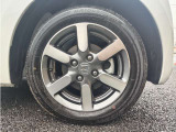 純正のアルミホイールが足元を飾ります!タイヤサイズは155/65R14となります。