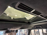車両は屋内展示しておりますので天候に関係なくごゆっくりコンディションご確認頂けます。車両を倉庫へ保管している場合が御座いますのでご来店前に在庫確認頂けると幸いです。TEL072-784-8800
