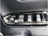 車の基本装備のひとつのパワーウインドウです。オート機能もあって、押し方の強弱で調整も出来ます。