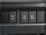 両側パワースライドドア付き!挟み込み防止機能でお子さまの乗り降りも安心です。さらに車内・車外のドアハンドルはもちろん、運転席スイッチやリモコンキーからも開閉できるので、大変便利な装備です!