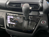 操作が簡単なシフトレバーですのでストレスなく運転が出来ますよ!