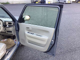 運転席のドア内部でございます。