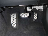 スポーティーな雰囲気を演出してくれるアルミブレーキパッドを装備しています!!