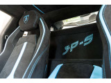 Fully electric and heated seats
