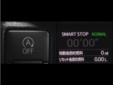 アイドリングストップ機能が付いているので、停車時にエンジンを止めて燃料消費を抑えます。環境にもお財布にも優しいですね♪