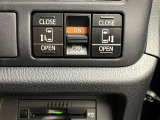 【両側電動スライドドア装備】後部座席の乗り降りも楽々です。運転席からスイッチ一つでスライドドアの開閉もできます♪大変便利な装備です。