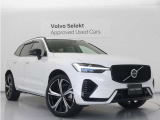 Volvo Cars appで車にリモートアクセスして、空調機能の操作や車の施錠・開錠、ソフトウェア更新などが可能です。エアコンやシートヒーターを操作して、出発前に車内を快適な温度に整えられます。