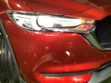 車速やナビのルート誘導などを表示してくれるアクティブ・ドライビング・ディスプレイ。視線や焦点調節が少なく済み、気持ちよく安全に運転を楽しめます。