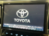 【大画面ナビ】人気の大型10インチナビを装備。存在感のある大画面はインパクト大!ナビ利用時のマップ表示は見やすく、テレビやDVDは臨場感がアップ!いつものドライブがグッと楽しくなります♪