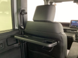 サイドにはちょっとした荷物がかけれて便利なコンビニフック付きです。