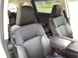 シートはフィット性も良く、楽な運転姿勢を保てます。シートヒーター付き!直接体を温てくれるので寒い日の運転も快適です。
