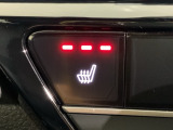 操作性の良いエアコンパネル。前席シートヒーターで寒い冬も快適ドライブ。