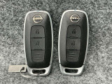 【インテリジェントキー】カバンやポケットに入れたままでもドアの施錠・開錠が可能なスマートキーを装備。スタートボタンのオン・オフ時もカギを取り出す必要がないからとっても便利です♪