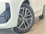 BMW純正アロイホイールはモデルやパッケージに合わせてデザインされています。洗練されたデザインで、足元の個性を引き立てます。