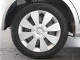◆純正ホイール装着車◆シンプルなデザインのホイールキャップ付きです。