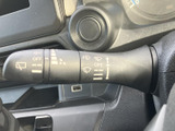 雨天時でも安心して運転できるよう、ワイパー操作は直感的で簡単です。レバー一つで、ワイパーの速度やモードを切り替えられます。