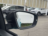 アシストシステムは、前方衝突および後退時の緊急ブレーキはもちろん、車線はみ出し抑制、サイドミラーに映らない後方死角の車両接近時の警告など、接触事故を未然に防ぐ機能も充実しています