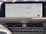 見やすい地図表示で、安全運転をサポート。スムーズなナビ操作で、初めての道でも安心して目的地へ向かえます。