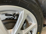 ☆アウトレット車☆アルミホイールに傷がございます。お買い求めやすい価格で展示する為に現状での販売です。必要に応じて修理・交換のご希望がございましたら申し受けいたします。