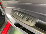 【窓操作部分】運転席のスイッチでは、すべてのウィンドーの開閉操作を行うことができます。