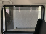 【ロールサンシェイド】まぶしい光を軽減し、心地よい車内に♪ロール式なので開け閉めも容易にできます!