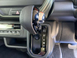 【CVT】低速から中速域ではショックの少ないスムーズな加速を実現。高速域では回転数を抑え、燃費の向上に貢献します。
