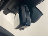 【ミラー内蔵ETC】BMWのETCシステムはルームミラー内蔵型となります。ルームミラー配置により収納スペースを確保しています。