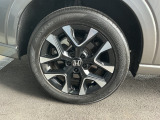 純正アルミ装備。タイヤサイズ225/55R18です。