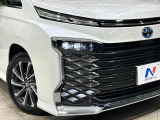 【LEDヘッドライト】悪天候や夜間走行時も良好な視界を確保し安心して運転できる高輝度LEDヘッドライトを装備!点灯速度が早く、消費電力も抑えられています。