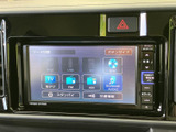 多彩なメディアに対応し、お好みの音楽や映像を気軽に楽しめます。USBやSDカード、さらにはBluetooth接続も可能なため、幅広いニーズに応えます。
