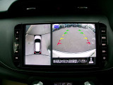 アラウンドビューモニターも装備しております。ご覧のように車体を真上か見たような映像なので、車庫入れの苦手なお客様ももうご心配いりません。