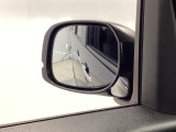 【サイドアンダーミラー】助手席側ドアミラーの下部についております。停車時・発進時などに車両左側の死角になった部分を確認するときに役立ちます。