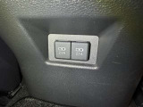 充電用USB端子付き。スマートフォンなどの充電に便利です。