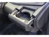 ドリンクホルダーも届きやすい位置にあります。