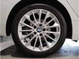 BMW純正アルミホイールです。納車時にはアルミホイールコーティングも承っております!是非ご検討下さいませ。