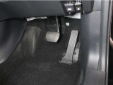 オルガン式アクセルペダルで、長距離も疲労を感じずにアクセル操作ができます。